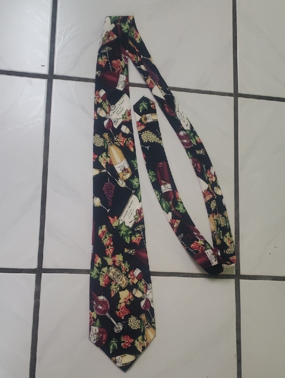Like new "Nicole Miller" black tie with wine, grapes & floral motif